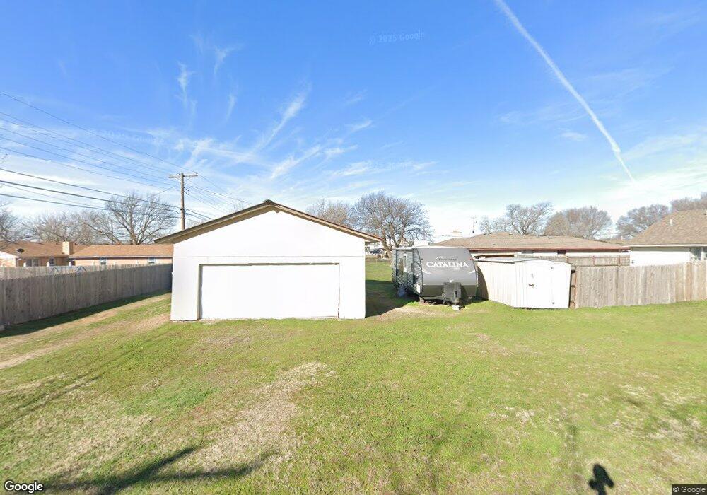 201 SW 7th St, Cache, OK 73527 - photo 1