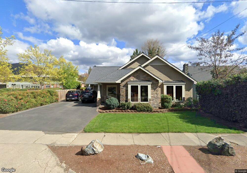 731 NW 4th St, Grants Pass, OR 97526 - photo 1