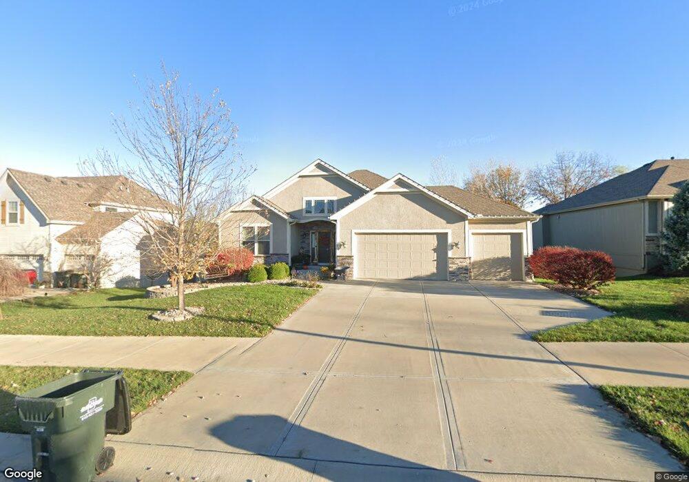 863 Clearview Dr, Lansing, KS 66043 - photo 1