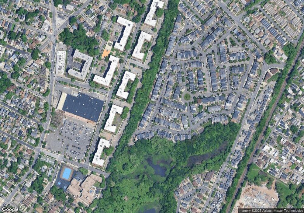 142 Long Pond Ln, Staten Island, NY 10304 - photo 1