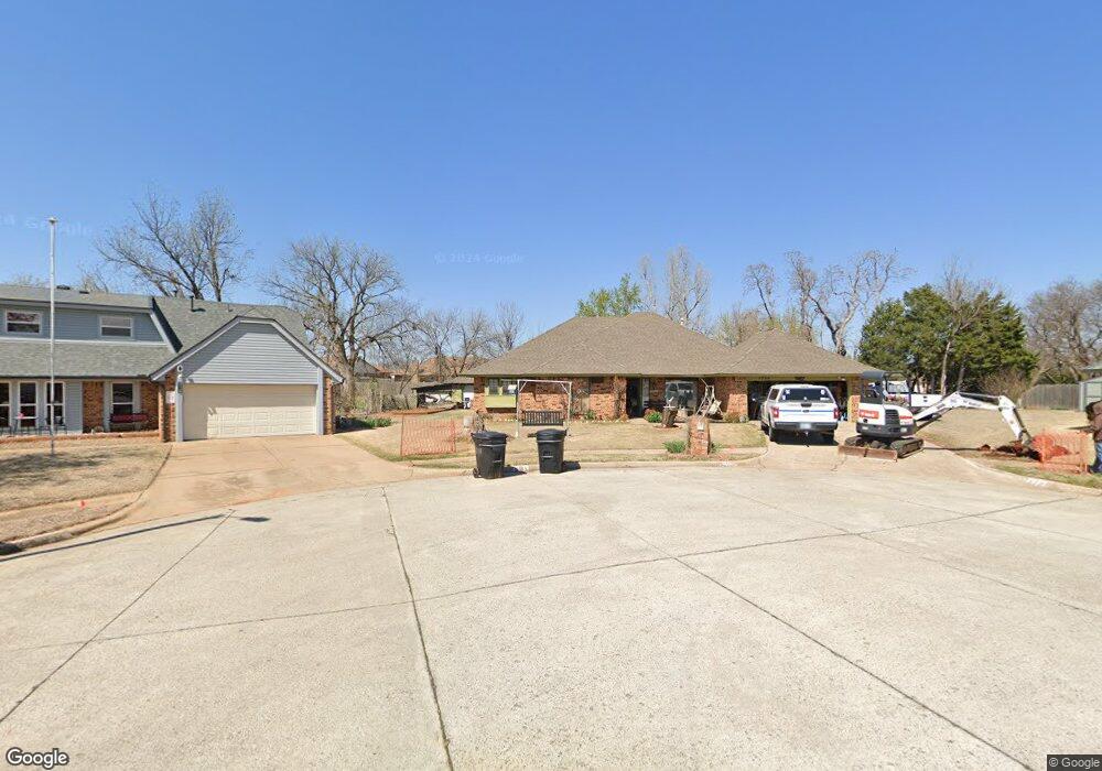 1704 E Hills Cir, Moore, OK 73160 - photo 1