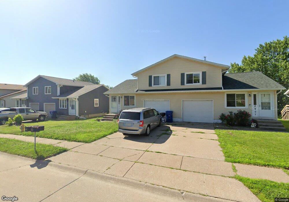 2905 W 34th St, Davenport, IA 52806 - photo 1