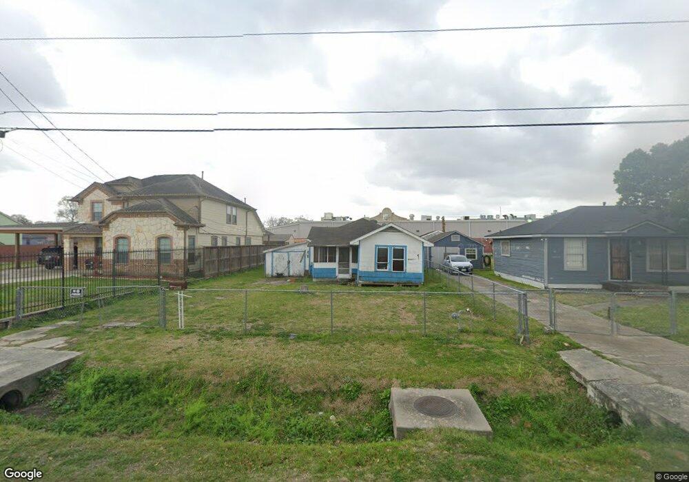 802 Duff Ln, Houston, TX 77022 - photo 1