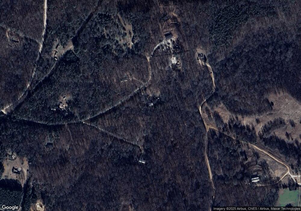 140 Rabbit Ln, Carnesville, GA 30521 - photo 1