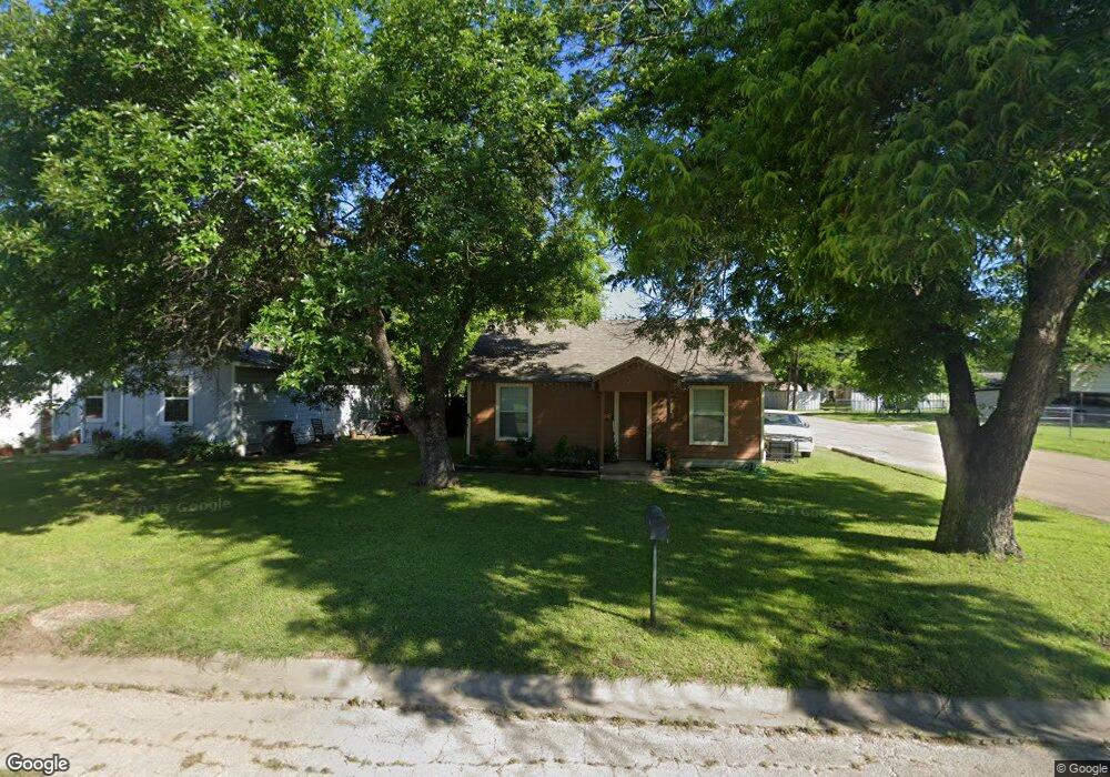 802 W Lone Star Ave, Cleburne, TX 76033 - photo 1