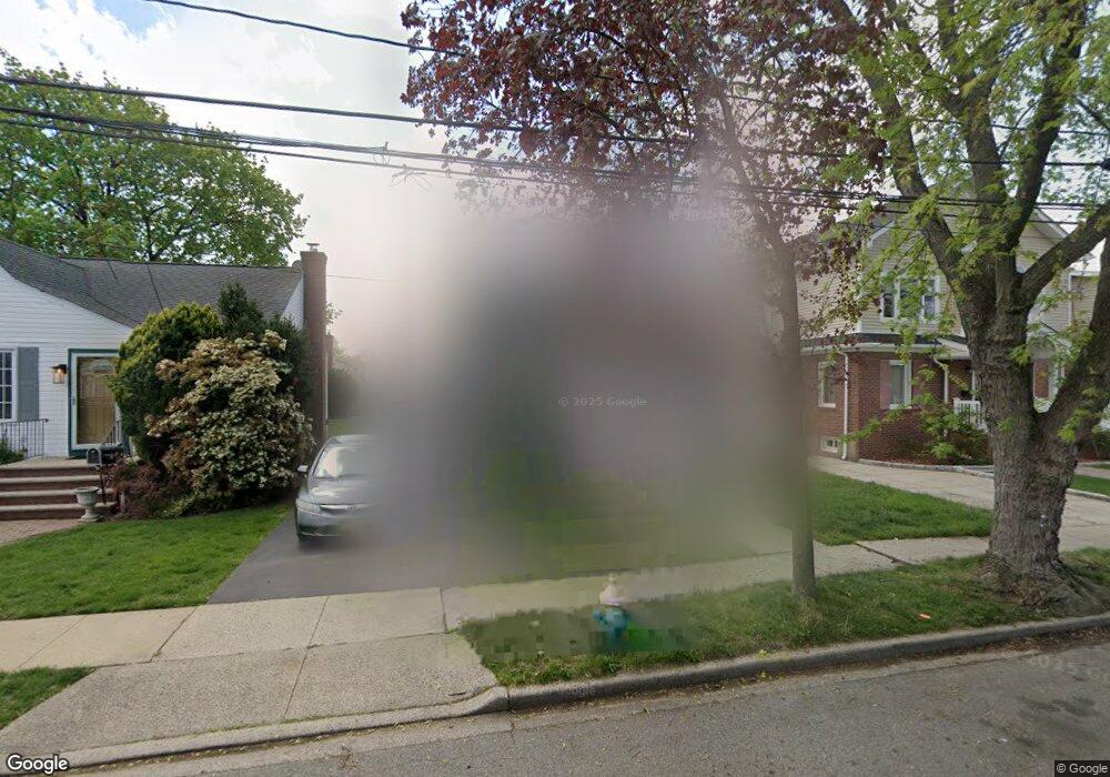 35 Lincoln Ave, New Hyde Park, NY 11040 - photo 1