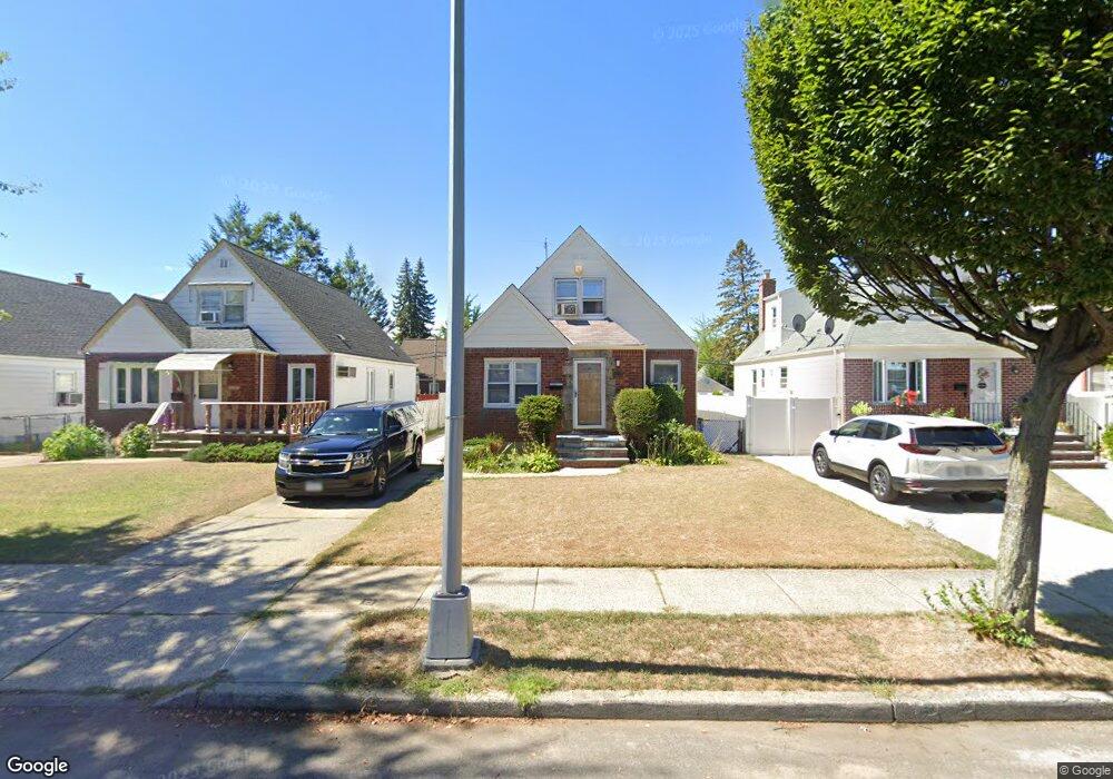 8244 266th St, Glen Oaks, NY 11004 - photo 1