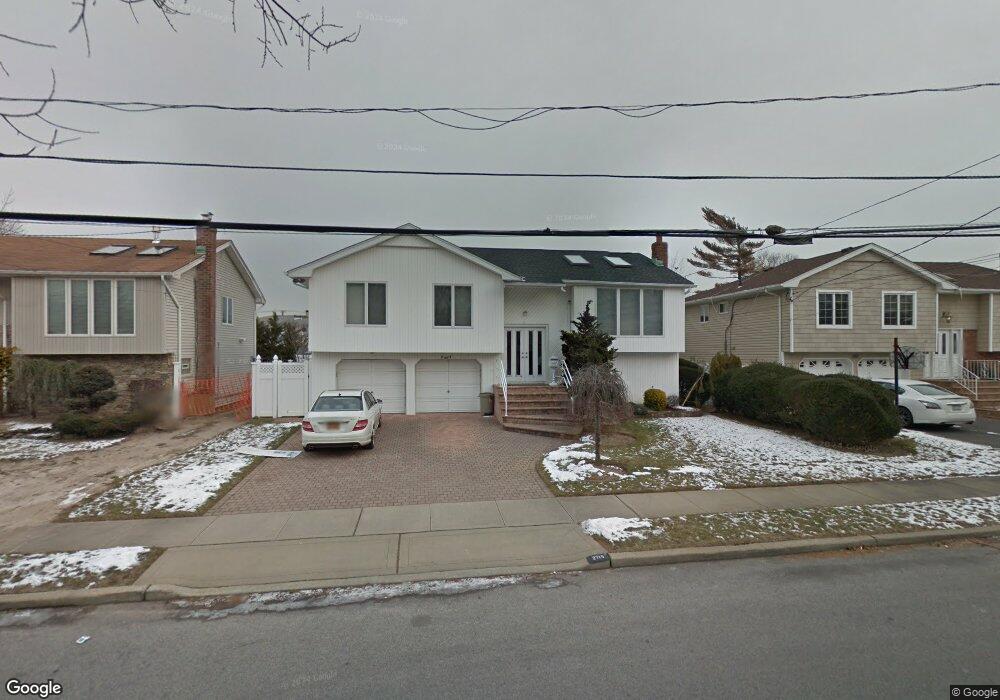 2715 Mandalay Beach Rd, Wantagh, NY 11793 - photo 1