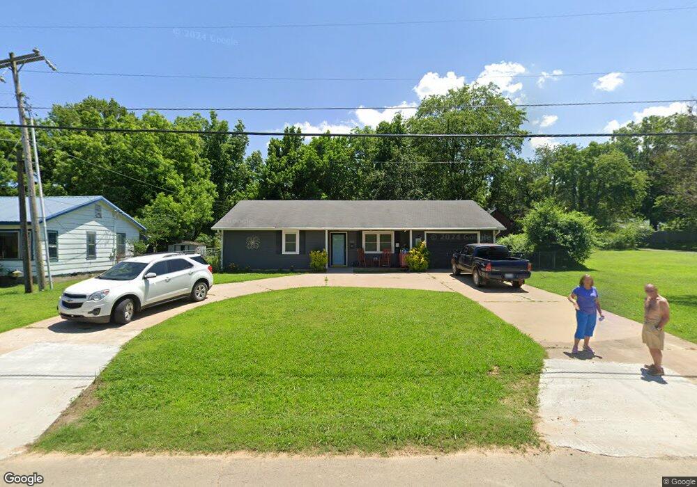 515 Locust Ave, Eufaula, OK 74432 - photo 1