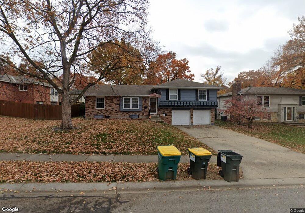 11517 Mcanany Dr, Shawnee, KS 66203 - photo 1