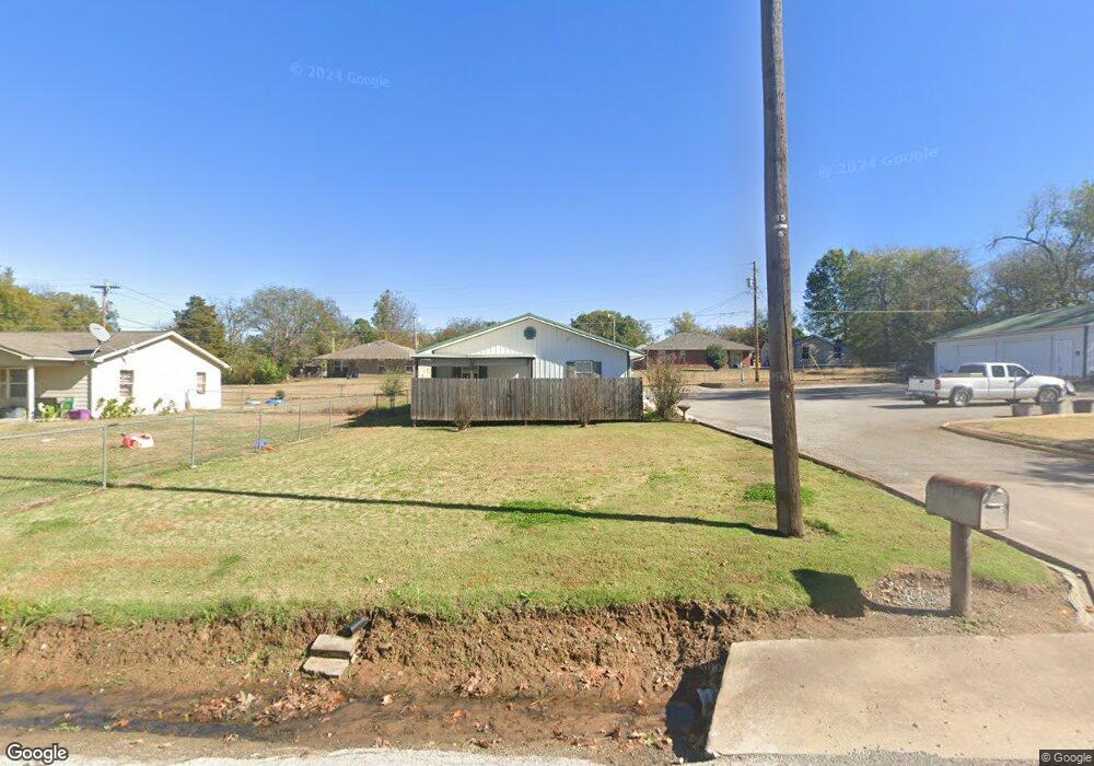 707 N Kern Ave, Okmulgee, OK 74447 - photo 1