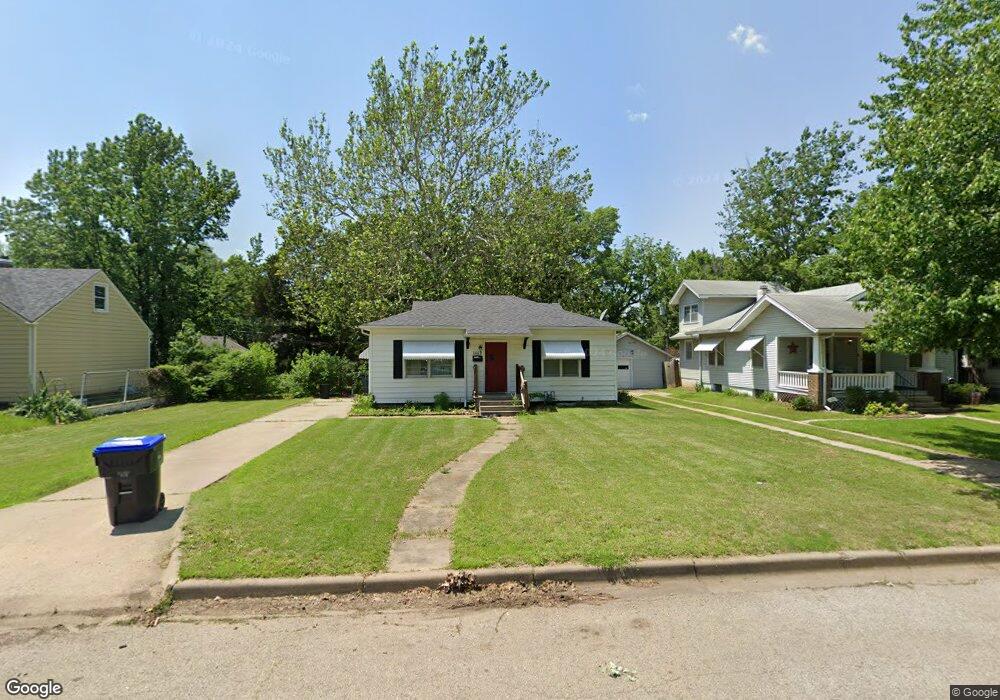 1113 SW Randolph Ave, Topeka, KS 66604 - photo 1