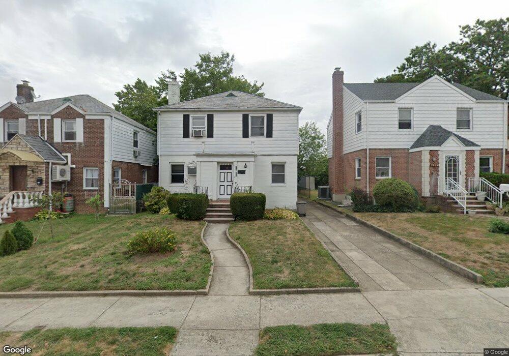 7505 176th St, Fresh Meadows, NY 11366 - photo 1