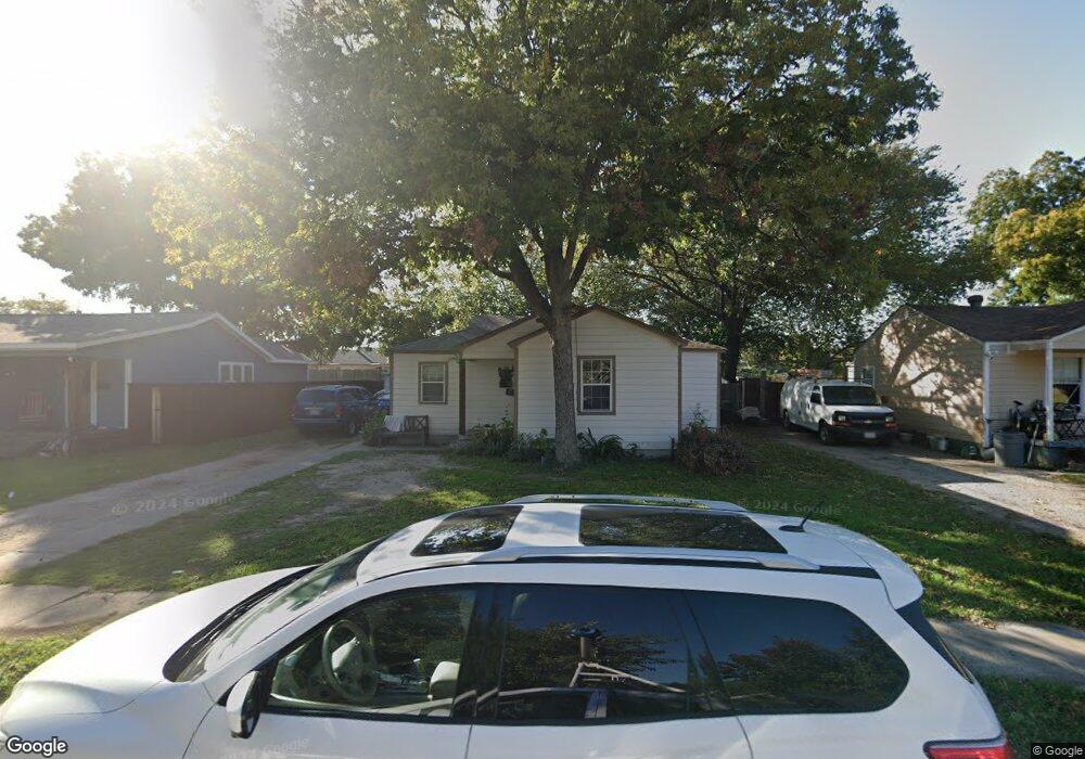 323 NE 10th St, Grand Prairie, TX 75050 - photo 1