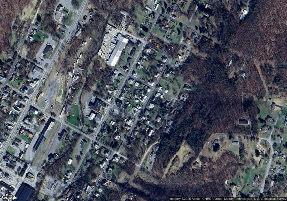 102 S Laurel Ave, Berkeley Springs, WV 25411 - photo 1