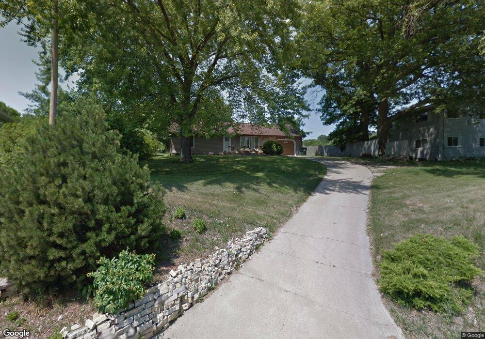 1910 O Ave NW, Cedar Rapids, IA 52405 - photo 1