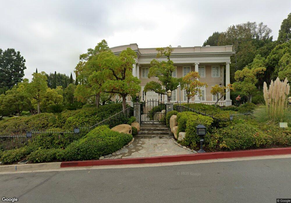 1081 Laurel Way, Beverly Hills, CA 90210 - photo 1