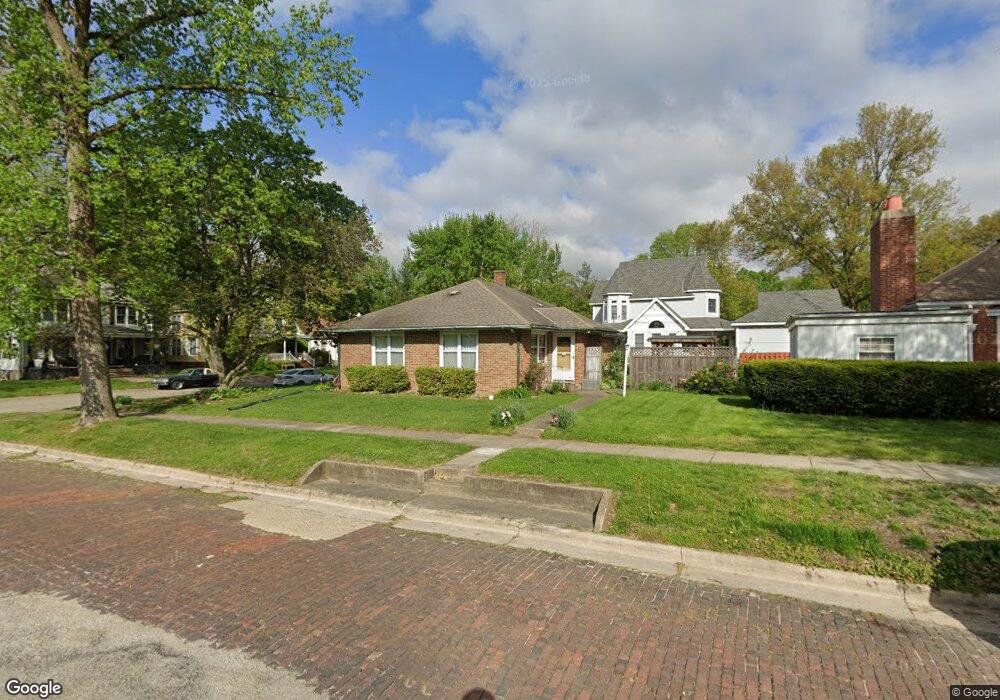 305 N Ottawa St, Lincoln, IL 62656 - photo 1