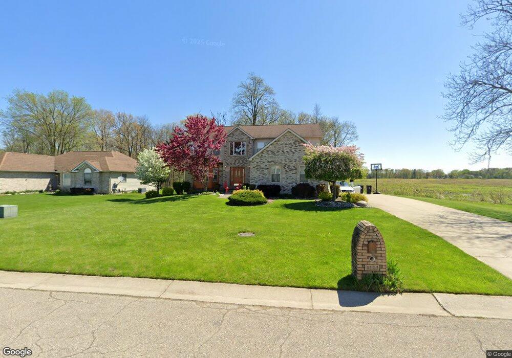 1121 Royalcrest Dr, Flint, MI 48532 - photo 1