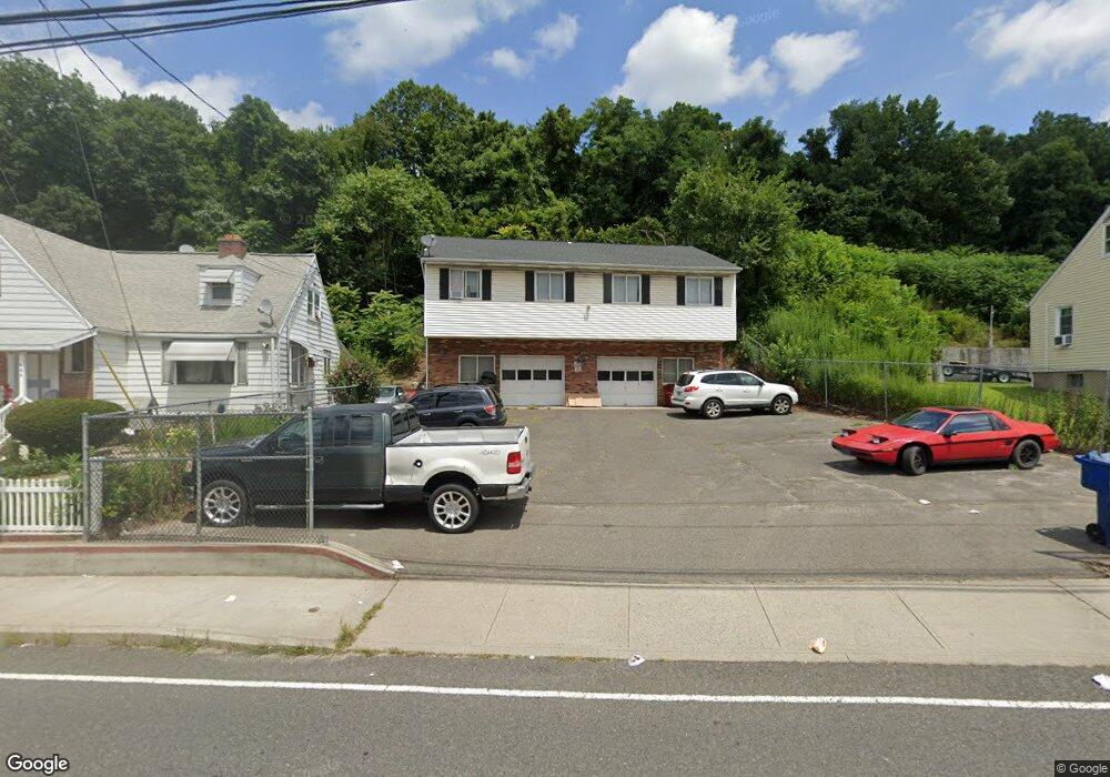 576 Chase Ave, Waterbury, CT 06704 - photo 1