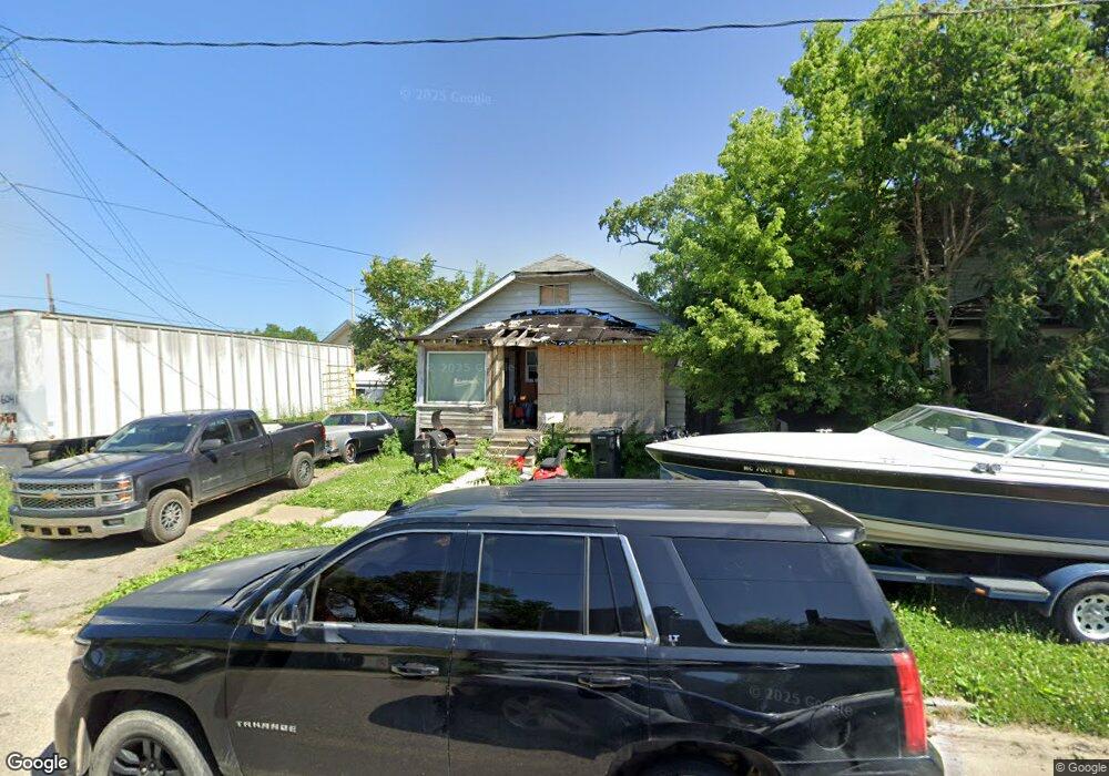 113 E Tobias St, Flint, MI 48503 - photo 1