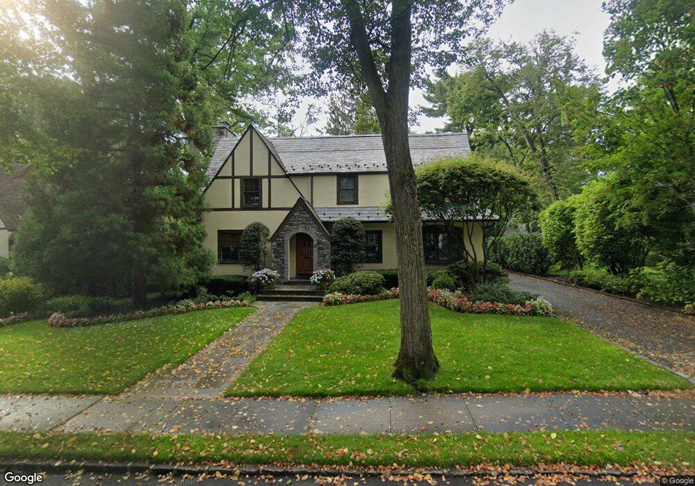 17 Melbourne Rd, Great Neck, NY 11021 - photo 1