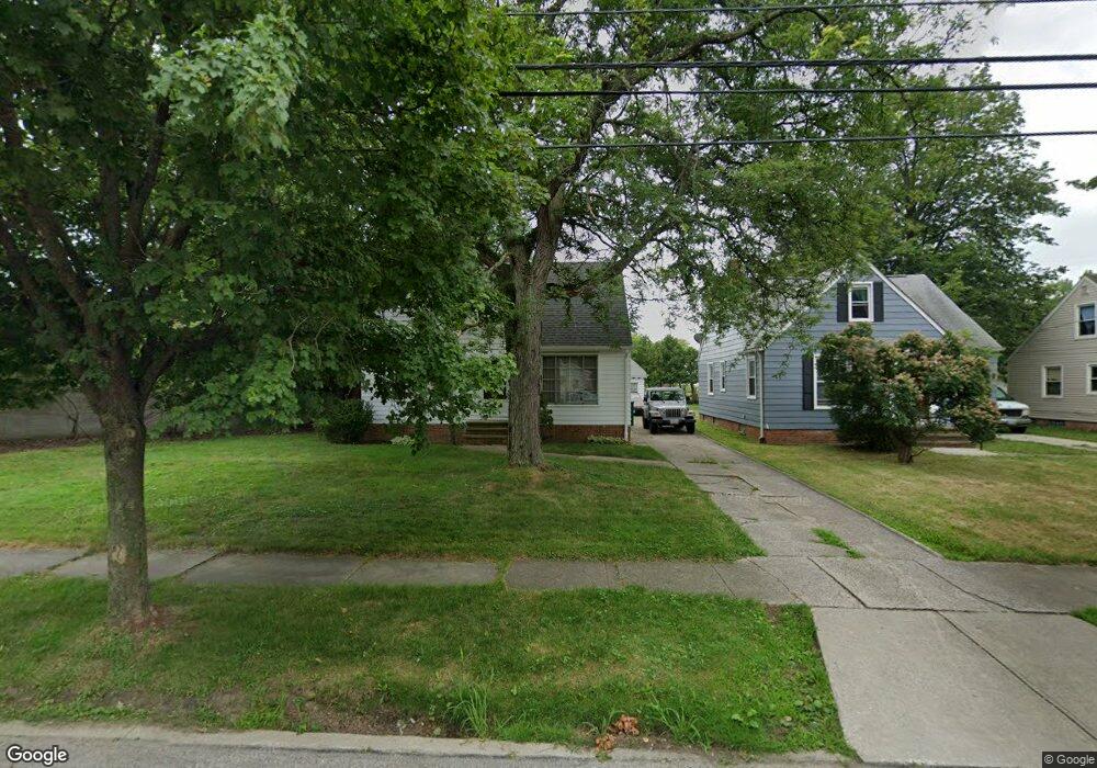 16316 Raymond St, Maple Heights, OH 44137 - photo 1