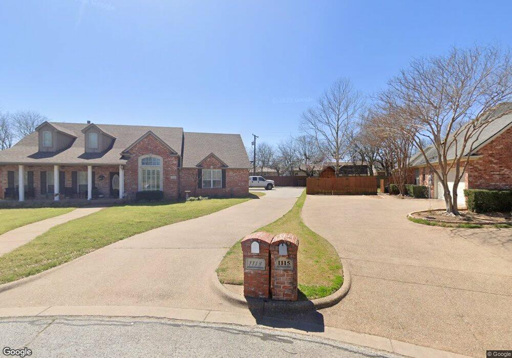 1113 Lynnwood Dr, Cleburne, TX 76033 - photo 1