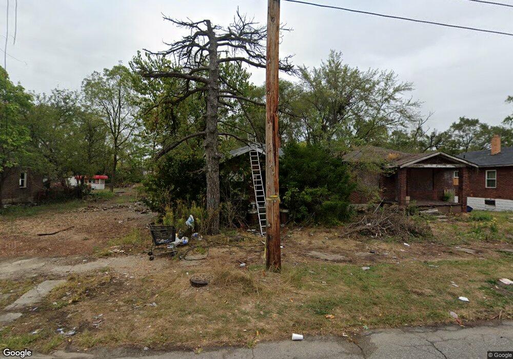 318 W 41st Ave, Gary, IN 46408 - photo 1