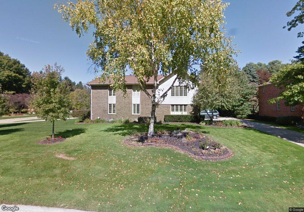 831 Hidden Pine Rd, Bloomfield Hills, MI 48304 - photo 1