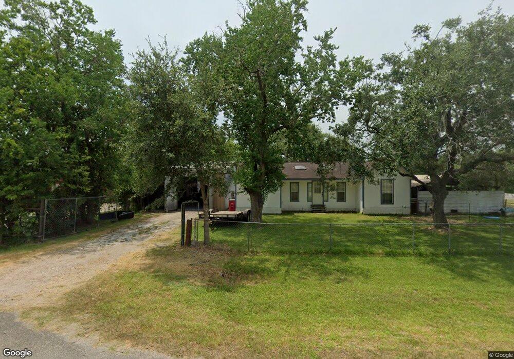 7502 Honeysuckle Ln, Pearland, TX 77584 - photo 1