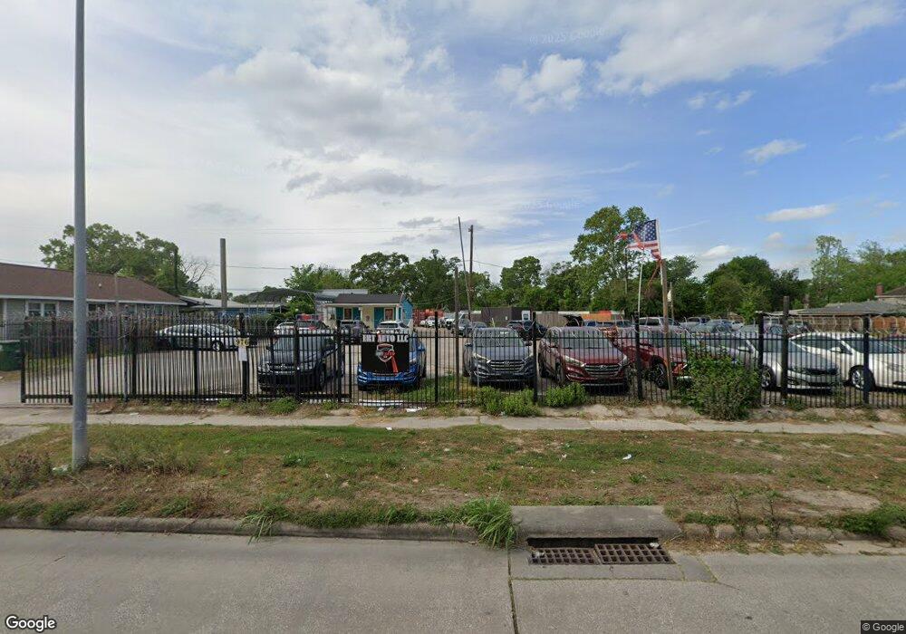 976 N Victory Dr, Houston, TX 77088 - photo 1