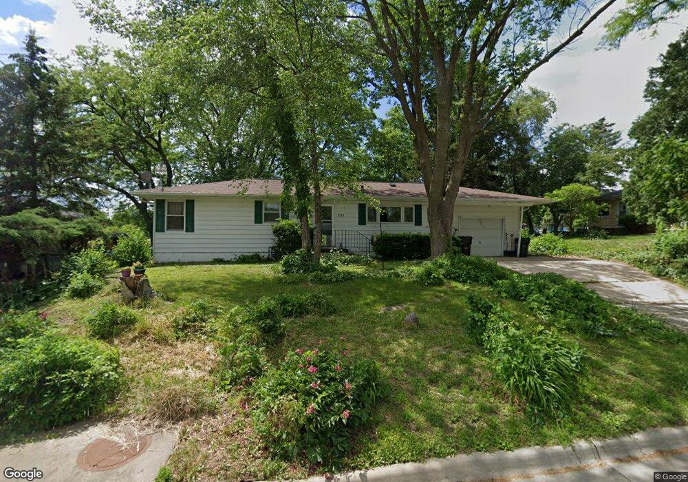 202 N Genevieve St, Cedar Falls, IA 50613 - photo 1