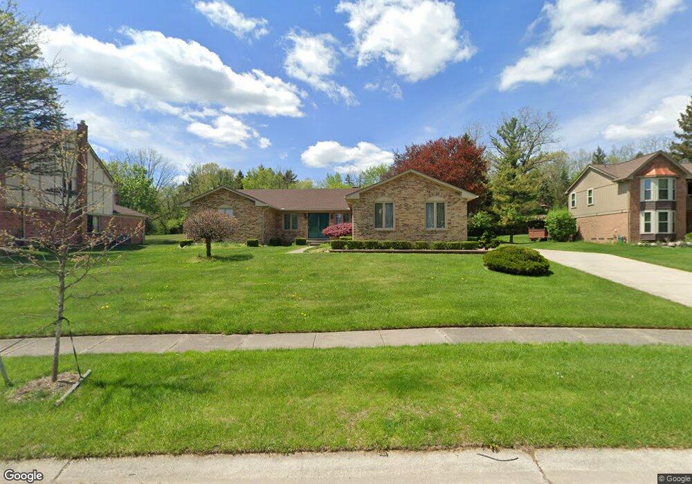 5167 Cherokee Ct, Troy, MI 48098 - photo 1