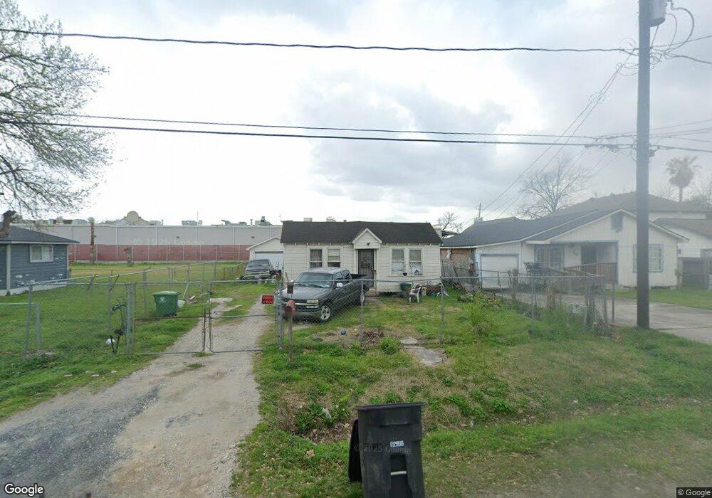 718 Duff Ln, Houston, TX 77022 - photo 1