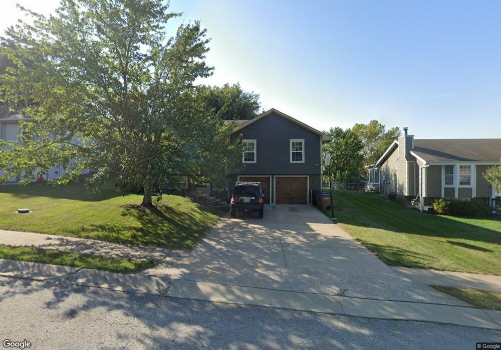 1703 Roberta Dr, Raymore, MO 64083 - photo 1