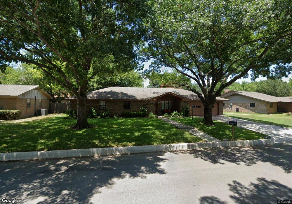 2005 Oneal St, Gainesville, TX 76240 - photo 1