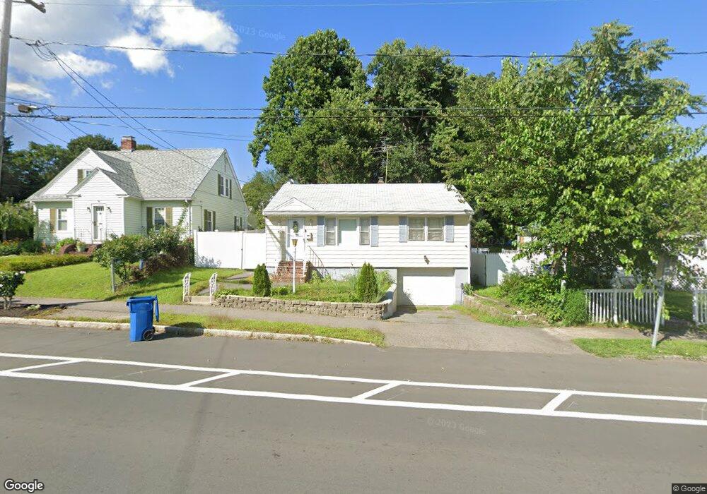 479 Riverside Dr, Lawrence, MA 01841 - photo 1