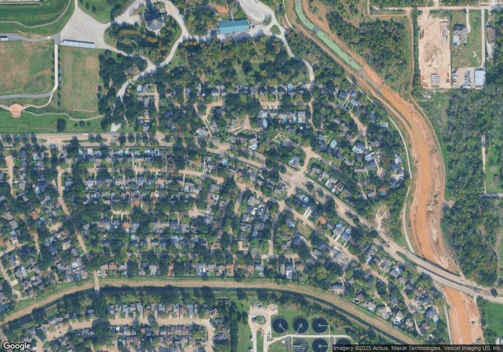 4926 Bayou Vista Dr, Houston, TX 77091 - photo 1