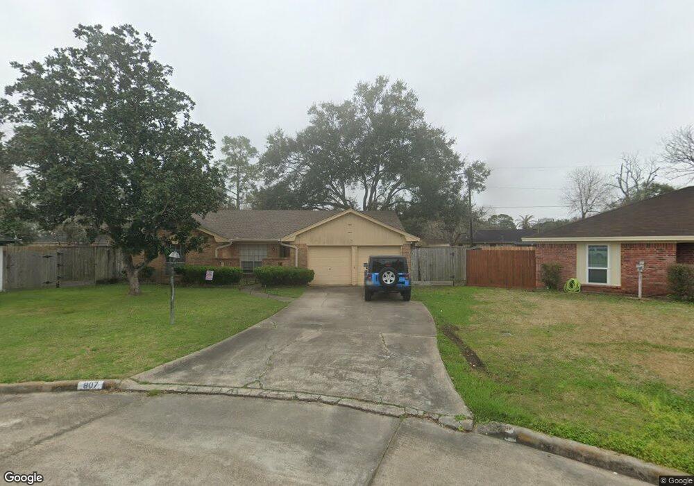 807 S Fairview Cir, Alvin, TX 77511 - photo 1
