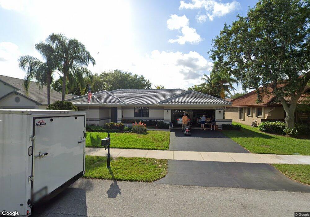 2860 Hidden Hollow Ln, Davie, FL 33328 - photo 1