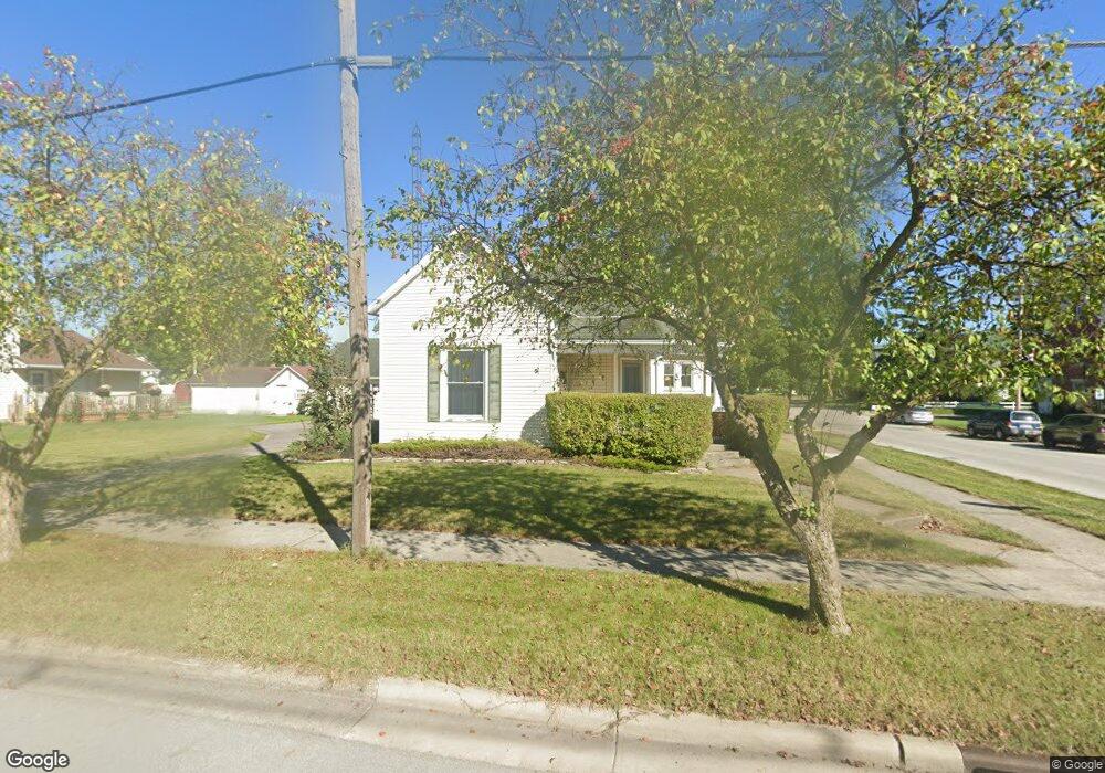 402 Murray St, Wapakoneta, OH 45895 - photo 1