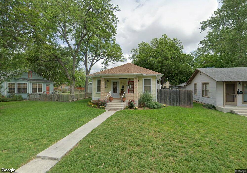 722 E Humphreys St, Seguin, TX 78155 - photo 1