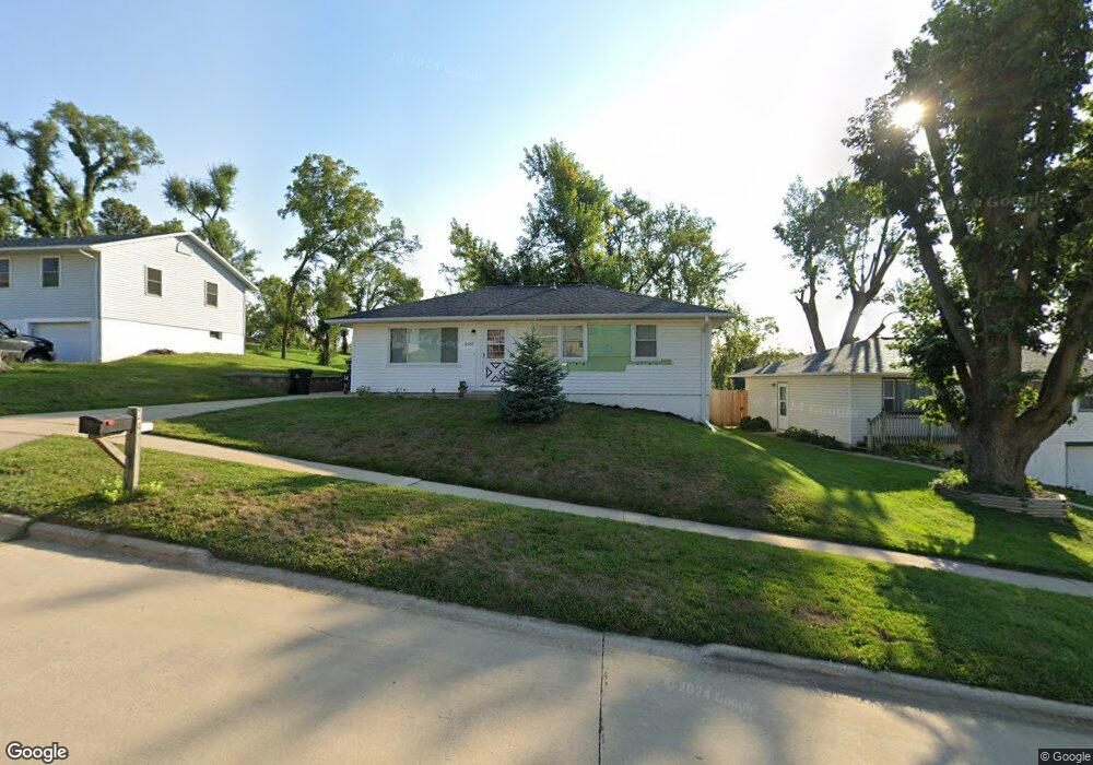 3505 Clover Dr SW, Cedar Rapids, IA 52404 - photo 1