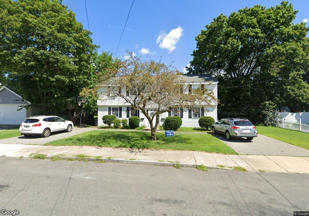 141 Washington Cir unit 1, Woburn, MA 01801 - photo 1