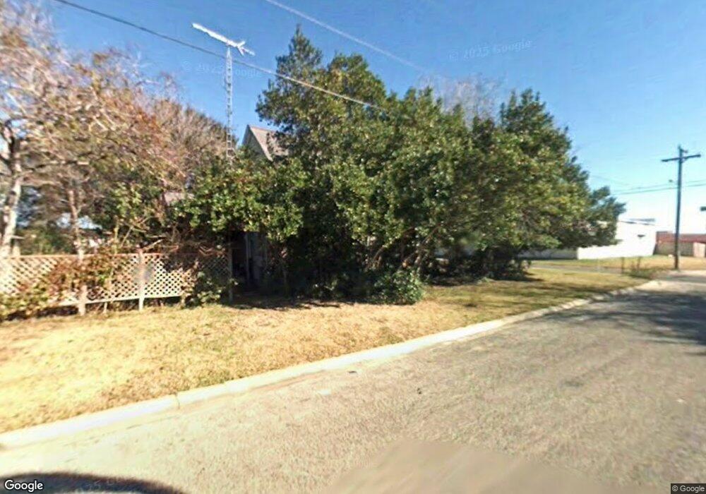 120 W Inez St, Beeville, TX 78102 - photo 1