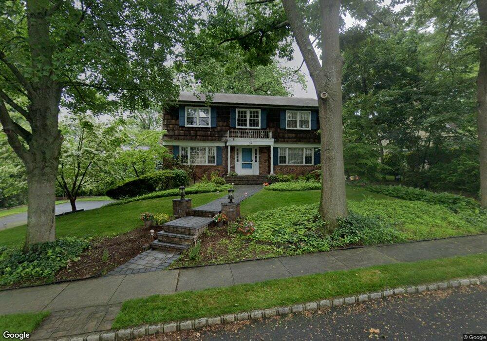 13 Lincoln Rd, Great Neck, NY 11021 - photo 1