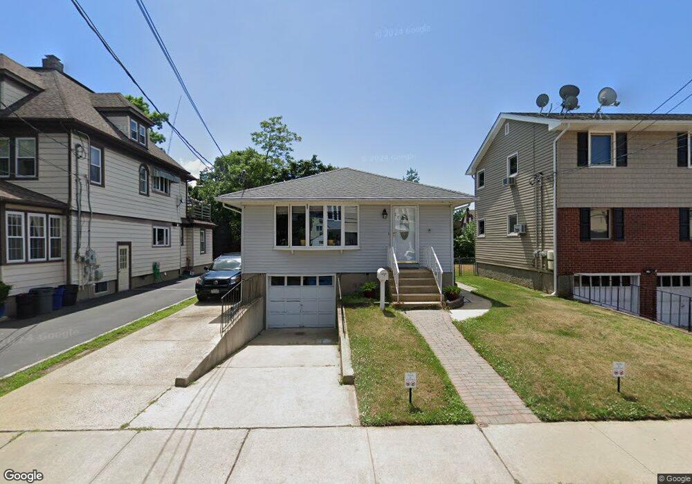 16 Doxsey Place, Lynbrook, NY 11563 - photo 1