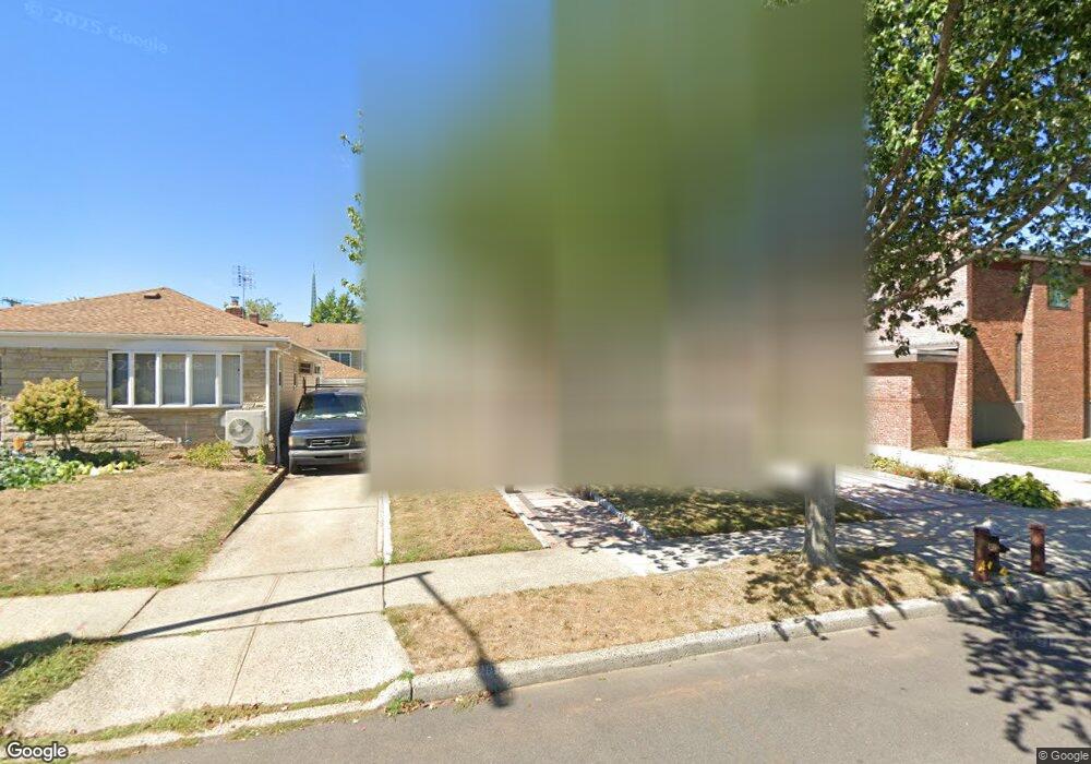 7818 264th St, Glen Oaks, NY 11004 - photo 1