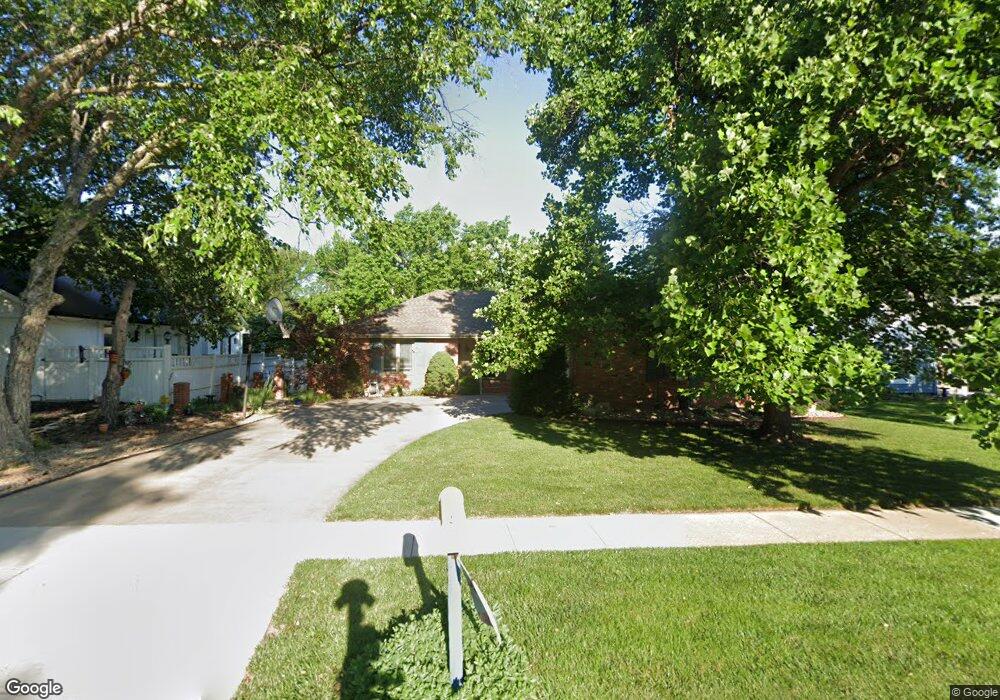 725 SW Morningside Rd, Topeka, KS 66606 - photo 1